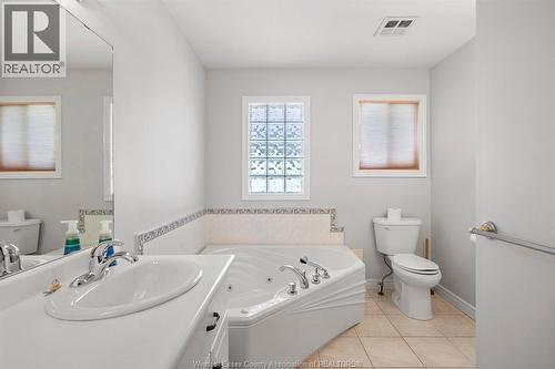 619 Rodfam, Windsor, ON - Indoor Photo Showing Bathroom
