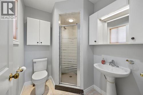 619 Rodfam, Windsor, ON - Indoor Photo Showing Bathroom