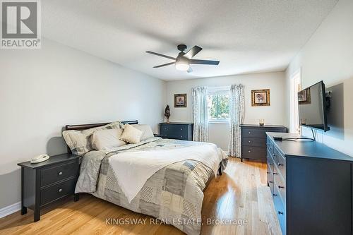 3598 Fountain Park Avenue, Mississauga, ON - Indoor Photo Showing Bedroom
