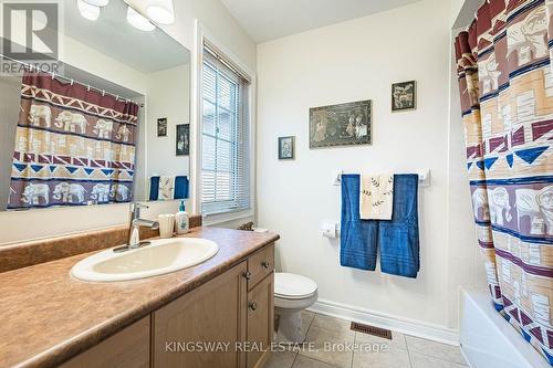 3598 Fountain Park Avenue, Mississauga, ON - Indoor Photo Showing Bathroom
