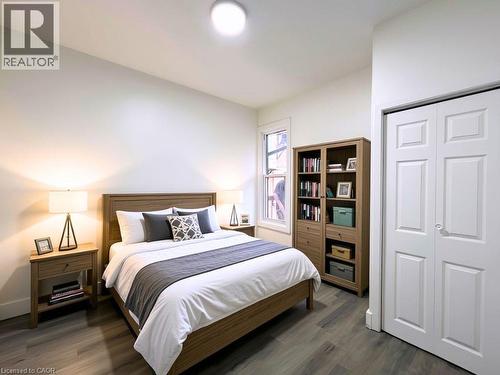 9A WENTWORTH Street N , Hamilton, Ontario L8L 5T8 4
