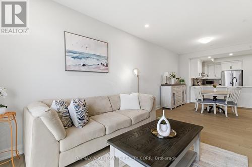 506 - 71 Wyndham Street S, Guelph, ON - Indoor Photo Showing Living Room