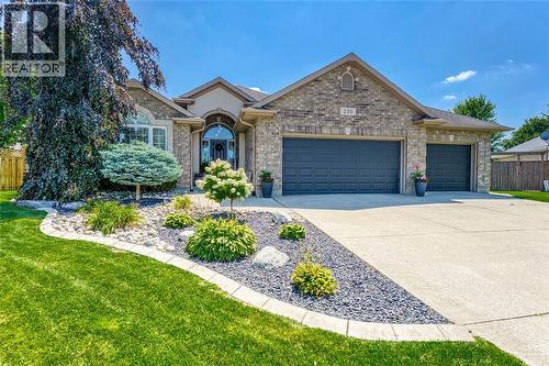 230 PEBBLE BEACH COURT  Sarnia, ON N7W 1C8