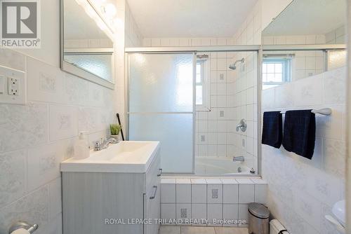 89 Egerton Street, London East (East L), ON - Indoor Photo Showing Bathroom
