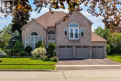 376 KEITH AVENUE  Newmarket, ON L3X 1T5