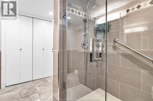 465 Christopher, Windsor, ON - Indoor Photo Showing Bathroom