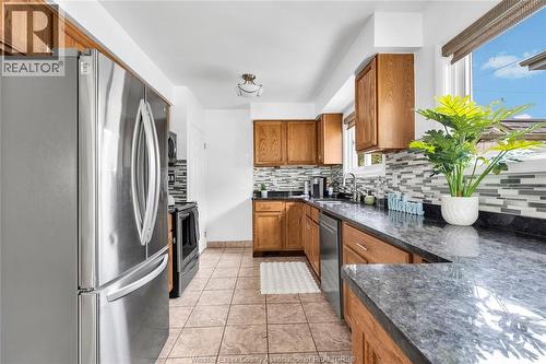 465 Christopher, Windsor, ON - Indoor Photo Showing Kitchen With Stainless Steel Kitchen