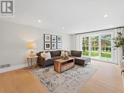 238 Bennett Street W, Goderich (Goderich (Town)), ON - Indoor Photo Showing Living Room