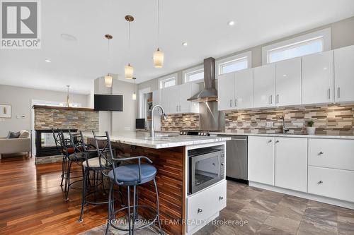 33 Gould Street, Ottawa, ON - Indoor Photo Showing Kitchen With Upgraded Kitchen