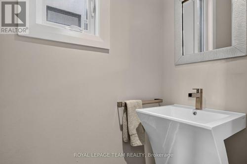 33 Gould Street, Ottawa, ON - Indoor Photo Showing Bathroom