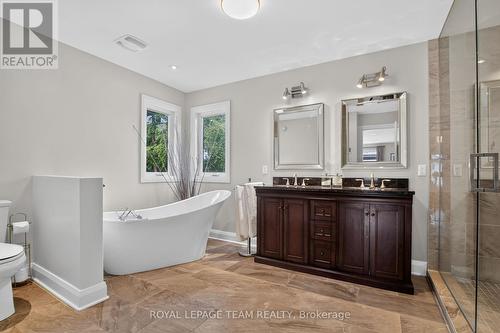 33 Gould Street, Ottawa, ON - Indoor Photo Showing Bathroom