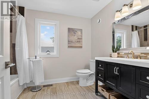 33 Gould Street, Ottawa, ON - Indoor Photo Showing Bathroom
