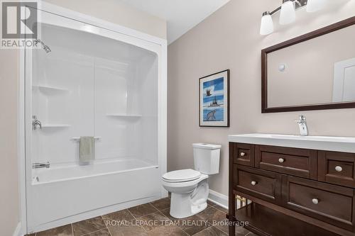 33 Gould Street, Ottawa, ON - Indoor Photo Showing Bathroom