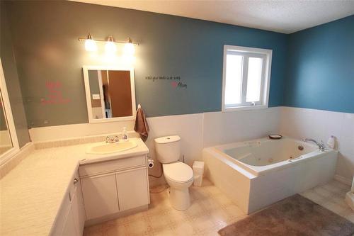 Upper level main bathroom - 77 Guymer Crescent, The Pas, MB - Indoor Photo Showing Bathroom
