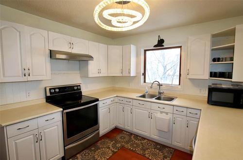 Kitchen - 77 Guymer Crescent, The Pas, MB - Indoor Photo Showing Kitchen With Double Sink