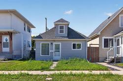 712 Martin Avenue E  Winnipeg, MB R2L 0Z9