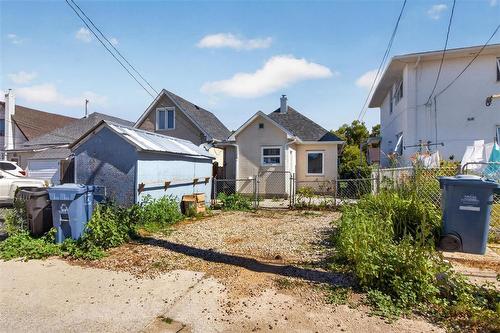 712 Martin Avenue E, Winnipeg, MB - Outdoor