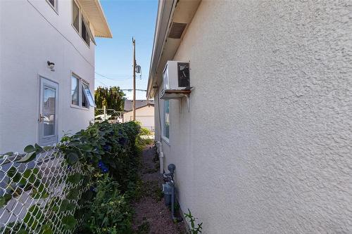 712 Martin Avenue E, Winnipeg, MB - Outdoor