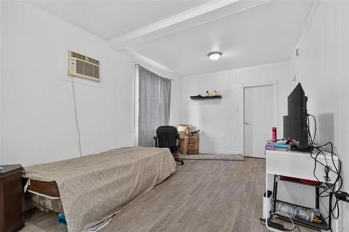 712 Martin Avenue E, Winnipeg, MB - Indoor Photo Showing Bedroom