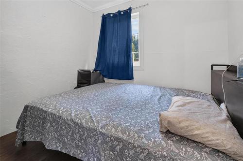 712 Martin Avenue E, Winnipeg, MB - Indoor Photo Showing Bedroom