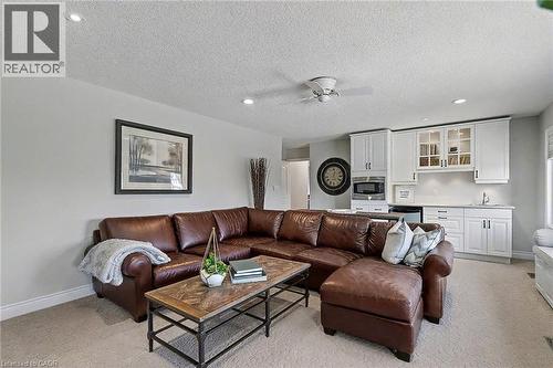 8 Zaduk Place, Guelph, ON - Indoor Photo Showing Living Room