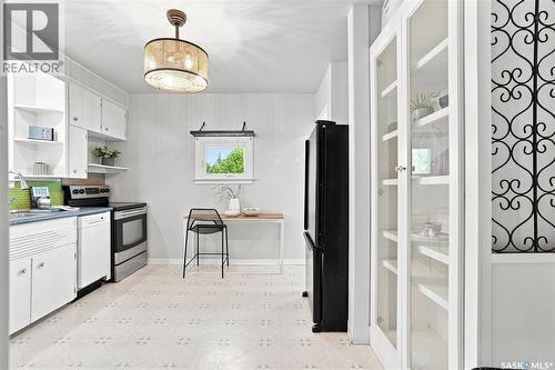 928 1St Street E, Saskatoon, SK - Indoor Photo Showing Kitchen