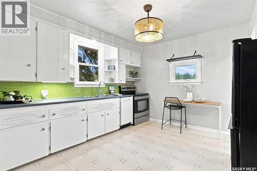 928 1St Street E, Saskatoon, SK - Indoor Photo Showing Kitchen