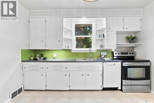 928 1St Street E, Saskatoon, SK - Indoor Photo Showing Kitchen