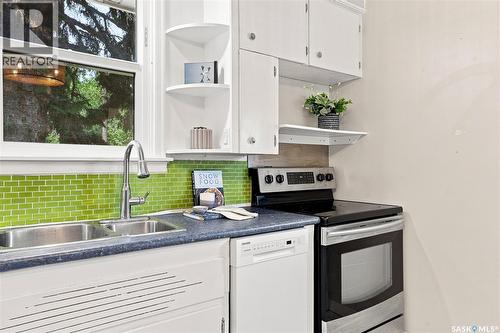 928 1St Street E, Saskatoon, SK - Indoor Photo Showing Kitchen With Double Sink