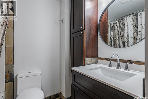 928 1St Street E, Saskatoon, SK - Indoor Photo Showing Bathroom