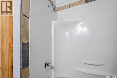 928 1St Street E, Saskatoon, SK - Indoor Photo Showing Bathroom