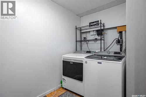 928 1St Street E, Saskatoon, SK - Indoor Photo Showing Laundry Room