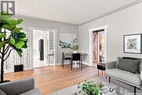 928 1St Street E, Saskatoon, SK - Indoor Photo Showing Living Room