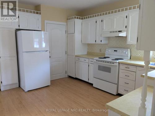 Eat in Kitchen - Upper - 187 Neff Street, Port Colborne (Main Street), ON - Indoor Photo Showing Kitchen