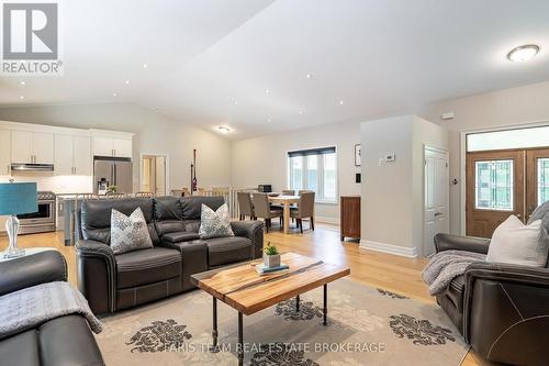 41 Tall Pines Drive, Tiny, ON - Indoor Photo Showing Living Room