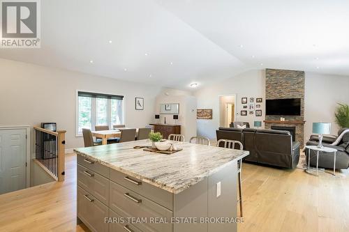 41 Tall Pines Drive, Tiny, ON - Indoor