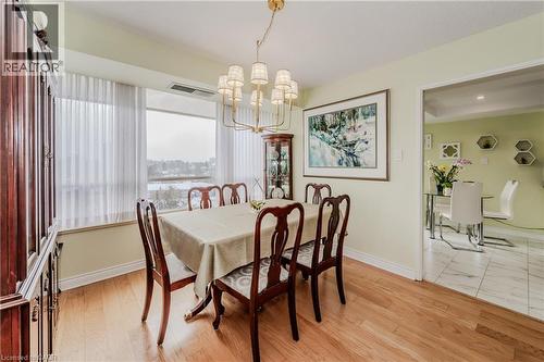 6 Willow Street Unit# 802, Waterloo, ON - Indoor Photo Showing Dining Room