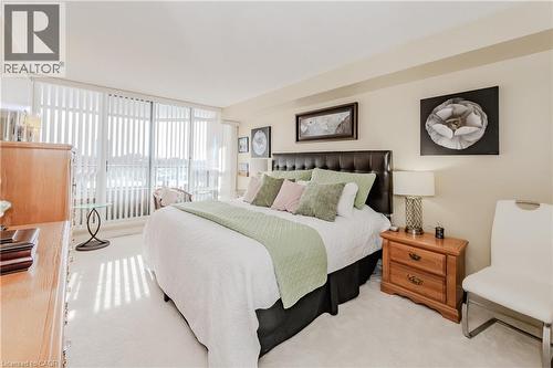 6 Willow Street Unit# 802, Waterloo, ON - Indoor Photo Showing Bedroom