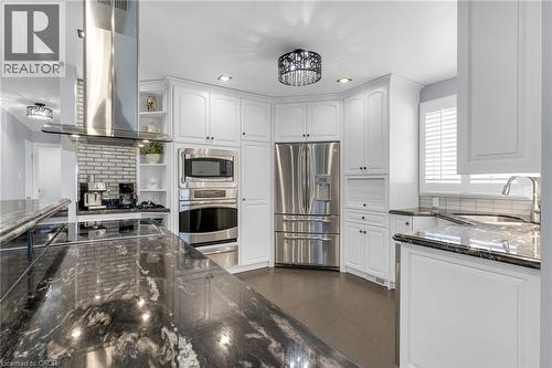 21 Samuel Road, Grimsby, ON - Indoor Photo Showing Kitchen With Upgraded Kitchen