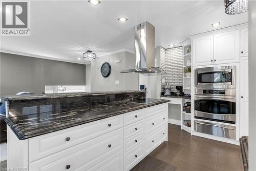 21 Samuel Road, Grimsby, ON - Indoor Photo Showing Kitchen