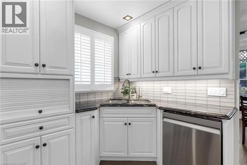 21 Samuel Road, Grimsby, ON - Indoor Photo Showing Kitchen With Upgraded Kitchen