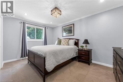 21 Samuel Road, Grimsby, ON - Indoor Photo Showing Bedroom