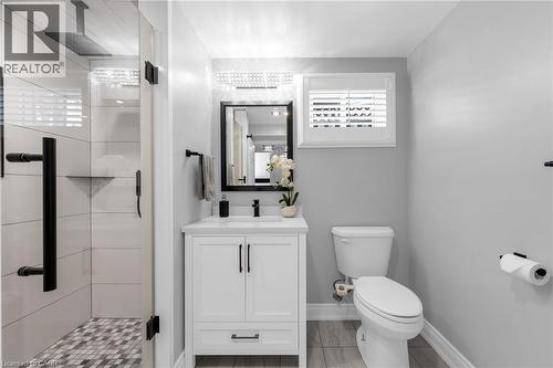 21 Samuel Road, Grimsby, ON - Indoor Photo Showing Bathroom