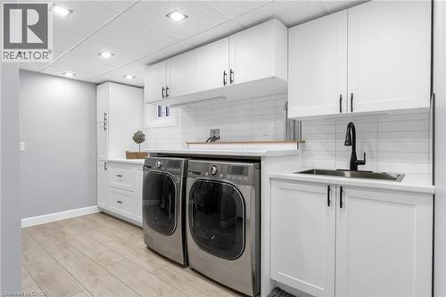 21 Samuel Road, Grimsby, ON - Indoor Photo Showing Laundry Room