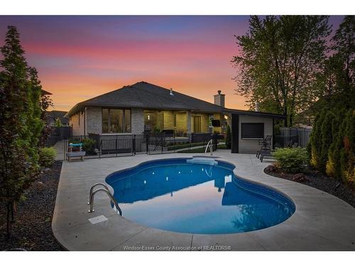 266 Xavier Circle, Lakeshore, ON 
