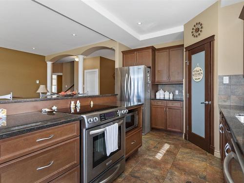 706 Weiler Boulevard, Thunder Bay, ON - Indoor Photo Showing Kitchen