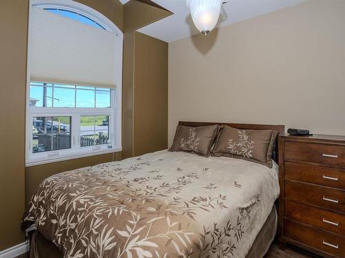 706 Weiler Boulevard, Thunder Bay, ON - Indoor Photo Showing Bedroom