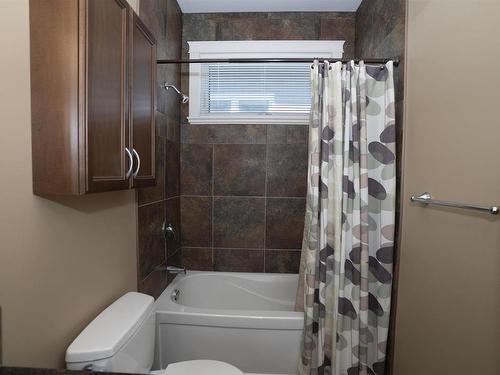 706 Weiler Boulevard, Thunder Bay, ON - Indoor Photo Showing Bathroom