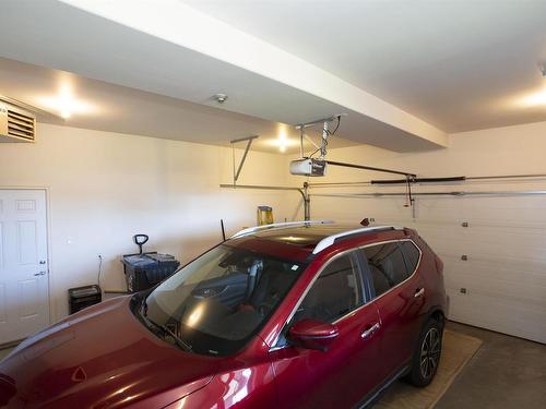 706 Weiler Boulevard, Thunder Bay, ON - Indoor Photo Showing Garage