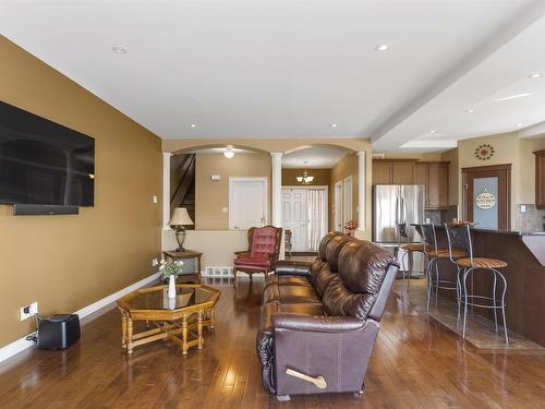 706 Weiler Boulevard, Thunder Bay, ON - Indoor Photo Showing Living Room